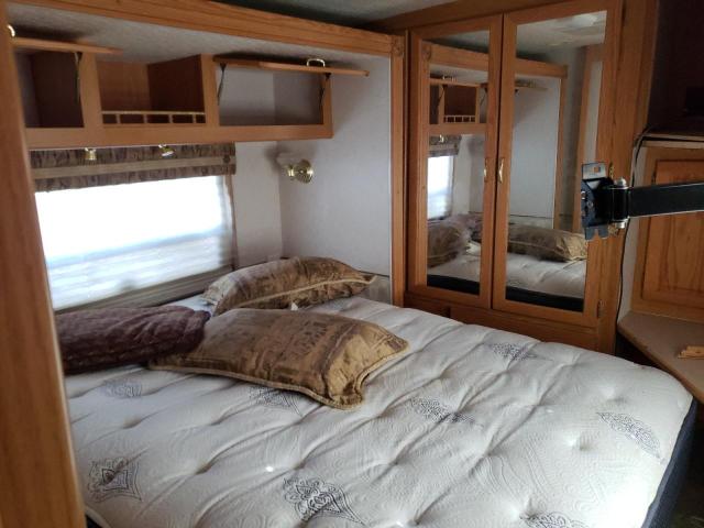 Photo 9 from auction – 2004 ITAS MOTORHOME with VIN 5B4MP67G443381784