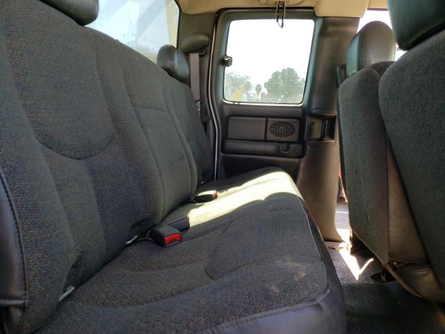 Photo 10 from auction – 2005 CHEVROLET SILVERADO with VIN 1GBHC29UX5E107213