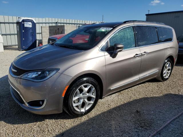 CHRYSLER PACIFICA T 2017 with VIN 2C4RC1BG2HR538036 - Photo from auction