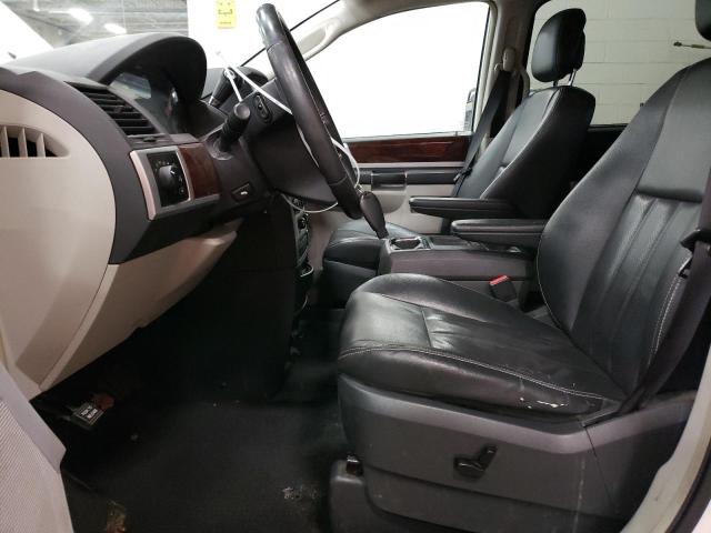 Photo 7 from auction – 2010 CHRYSLER TOWN & COU with VIN 2A4RR8DX4AR404973