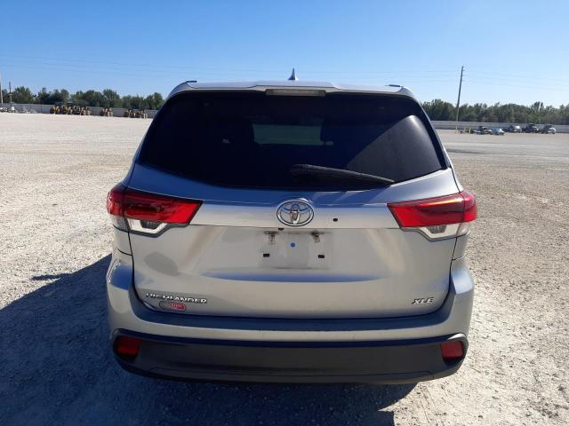 Photo 6 from auction – 2018 TOYOTA HIGHLANDER with VIN 5TDKZRFHXJS529132