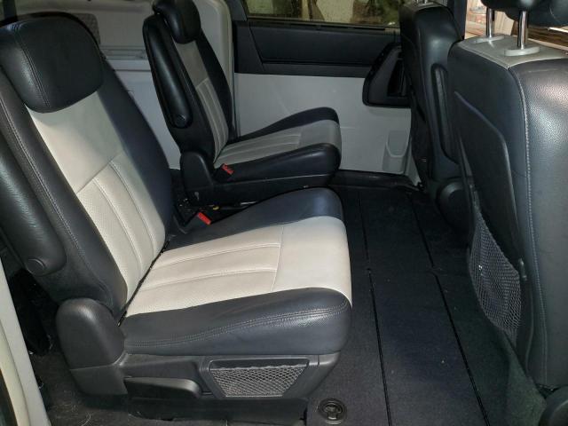 Photo 11 from auction – 2010 CHRYSLER TOWN & COU with VIN 2A4RR5DX6AR279862