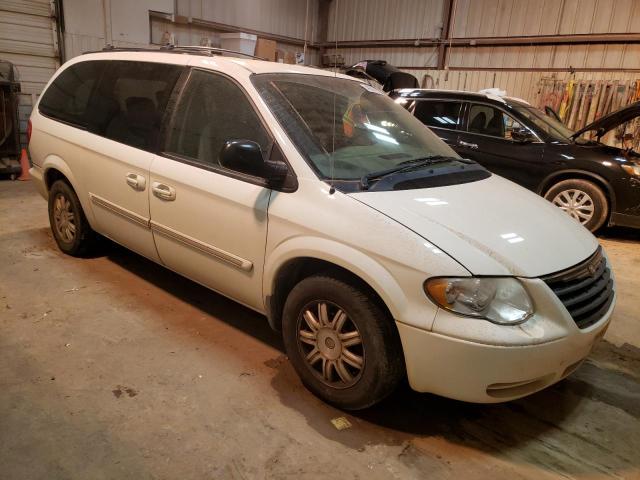Photo 4 from auction – 2005 CHRYSLER TOWN & COU with VIN 2C4GP54L05R237290