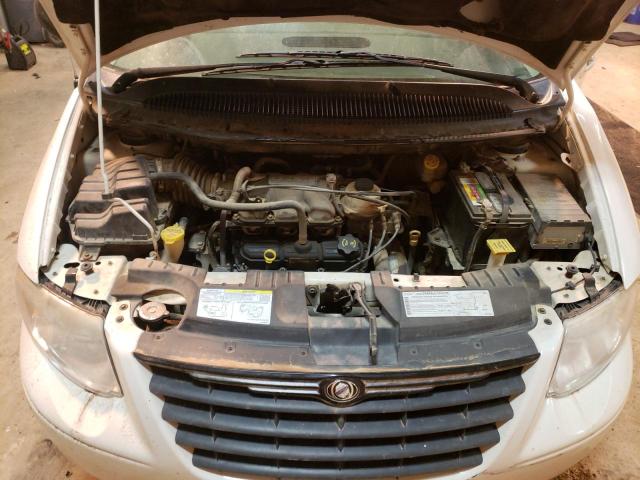 Photo 12 from auction – 2005 CHRYSLER TOWN & COU with VIN 2C4GP54L05R237290
