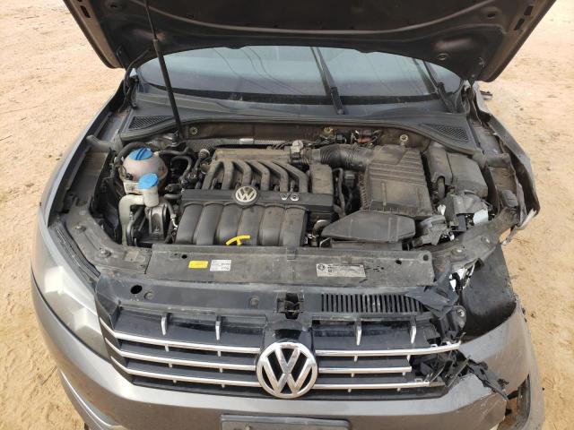 Photo 11 from auction – 2015 VOLKSWAGEN PASSAT SEL with VIN 1VWCM7A34FC043585