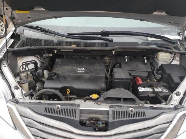 Photo 12 from auction – 2011 TOYOTA SIENNA XLE with VIN 5TDYK3DC3BS017491