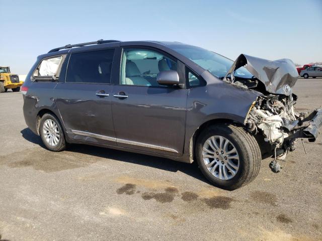 Photo 4 from auction – 2011 TOYOTA SIENNA XLE with VIN 5TDYK3DCXBS094570