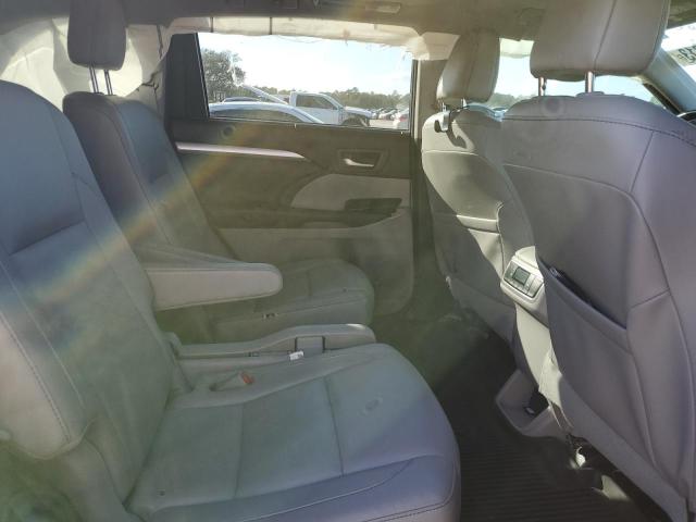Photo 11 from auction – 2018 TOYOTA HIGHLANDER with VIN 5TDKZRFH5JS252812