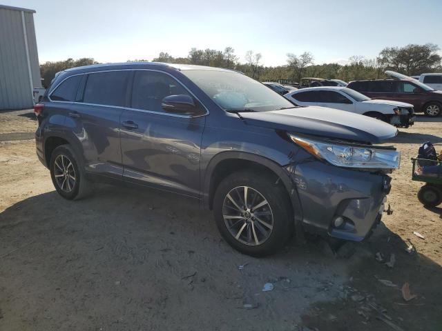 Photo 4 from auction – 2018 TOYOTA HIGHLANDER with VIN 5TDKZRFH5JS252812