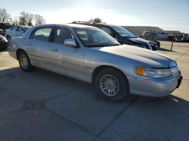 Photo 4 from auction – 2000 LINCOLN TOWN CAR C with VIN 1LNHM83W9YY906310