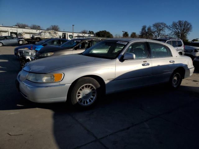 Photo 1 from auction – 2000 LINCOLN TOWN CAR C with VIN 1LNHM83W9YY906310