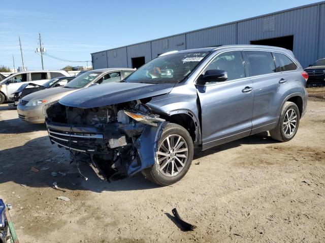 TOYOTA HIGHLANDER 2018 with VIN 5TDKZRFH5JS252812 - Photo from auction