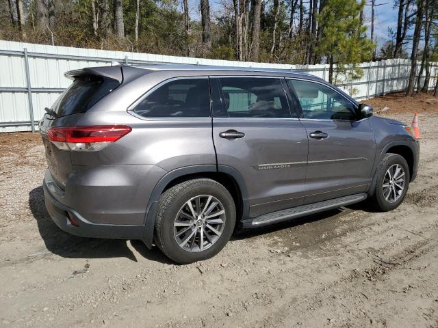 Photo 3 from auction – 2017 TOYOTA HIGHLANDER with VIN 5TDKZRFH1HS521057