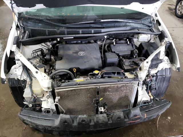 Photo 12 from auction – 2011 TOYOTA SIENNA XLE with VIN 5TDYK3DC5BS035376