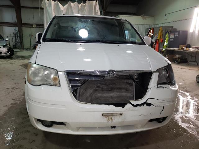 Photo 5 from auction – 2010 CHRYSLER TOWN & COU with VIN 2A4RR5D17AR365774