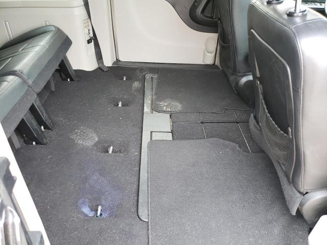 Photo 11 from auction – 2012 CHRYSLER TOWN & COU with VIN 2C4RC1CG9CR346104
