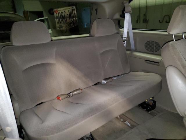 Photo 10 from auction – 2002 CHRYSLER TOWN & COU with VIN 2C8GT54L42R683531