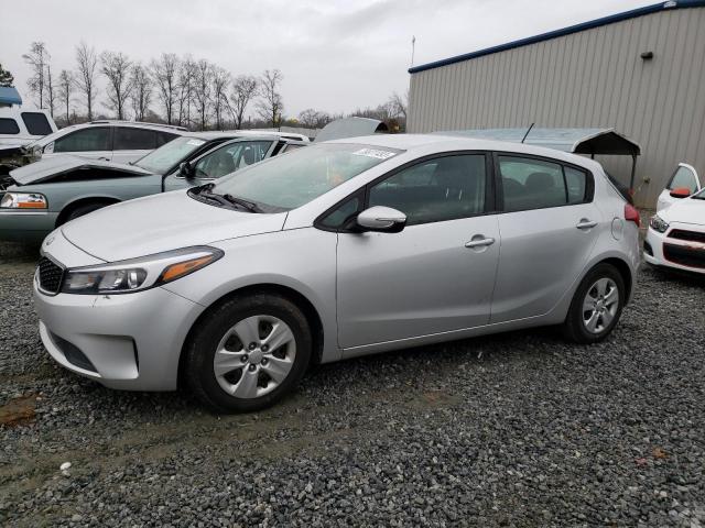 KIA FORTE LX 2018 مع رقم تعريف المركبة KNAFK5A86J5772803 - صورة من المزاد