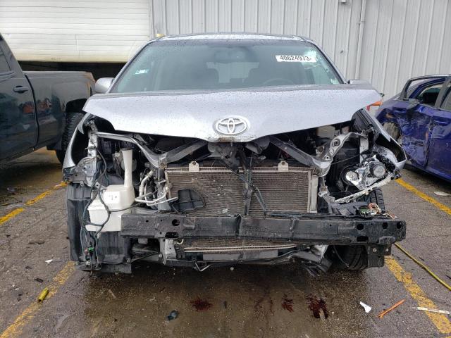 Photo 5 from auction – 2017 TOYOTA SIENNA SE with VIN 5TDXZ3DC8HS788223