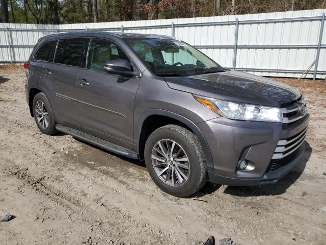 Photo 4 from auction – 2017 TOYOTA HIGHLANDER with VIN 5TDKZRFH1HS521057