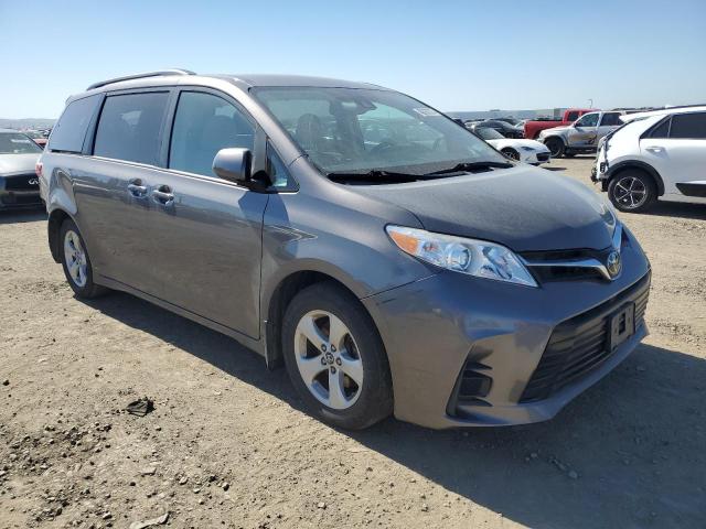 Photo 4 from auction – 2018 TOYOTA SIENNA LE with VIN 5TDKZ3DC5JS964323