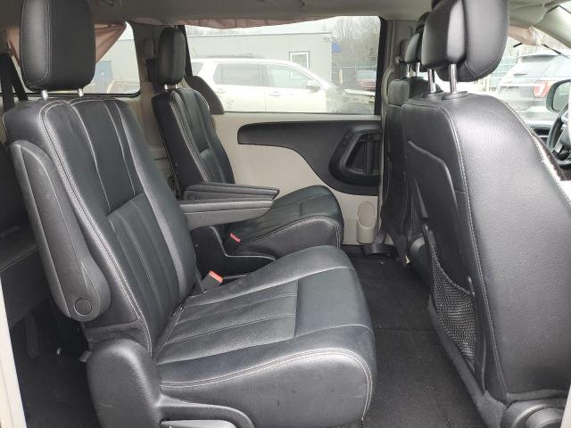 Photo 11 from auction – 2016 CHRYSLER TOWN & COU with VIN 2C4RC1BG5GR165721