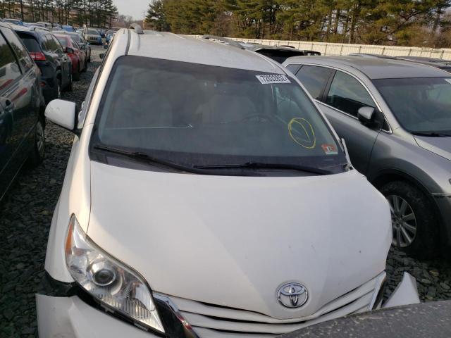 Photo 5 from auction – 2017 TOYOTA SIENNA LE with VIN 5TDKZ3DC4HS863493