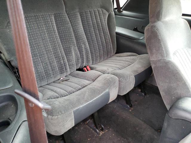 Photo 11 from auction – 2002 CHEVROLET BLAZER with VIN 1GNCS18W32K147949