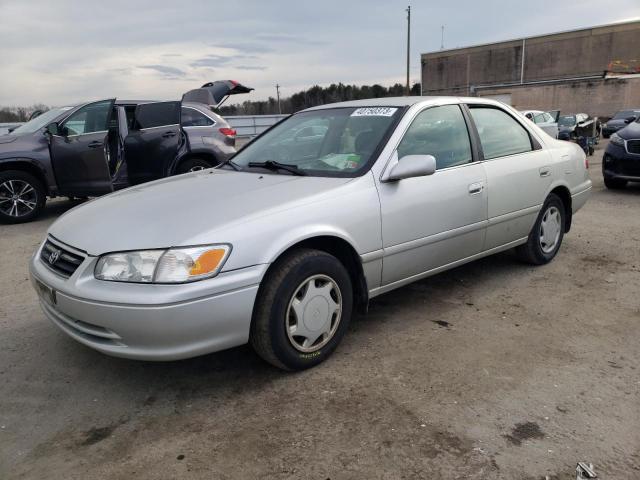 TOYOTA CAMRY CE 2000 with VIN 4T1BG22K4YU633941 - Photo from auction