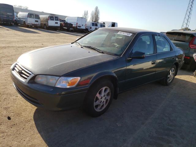 TOYOTA CAMRY LE 2000 with VIN 4T1BF22K9YU947135 - Photo from auction
