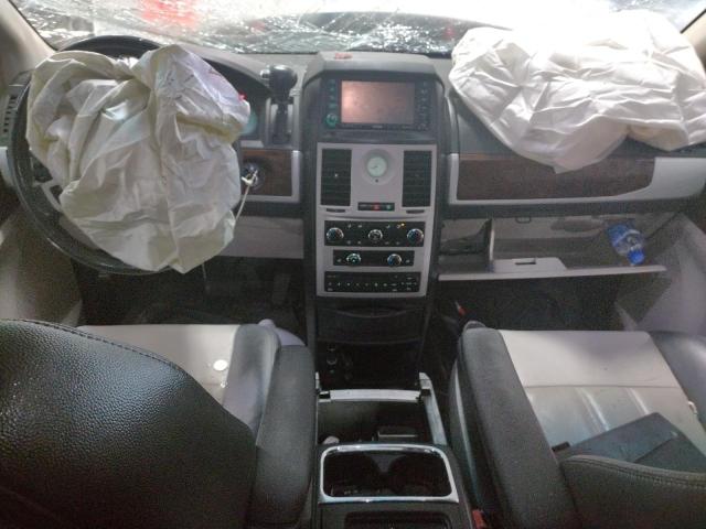 Photo 8 from auction – 2010 CHRYSLER TOWN & COU with VIN 2A4RR8D19AR405211