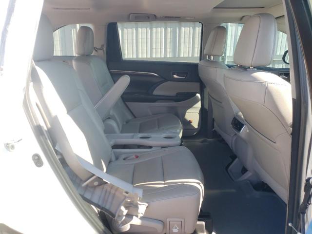 Photo 11 from auction – 2016 TOYOTA HIGHLANDER with VIN 5TDYKRFH6GS183152