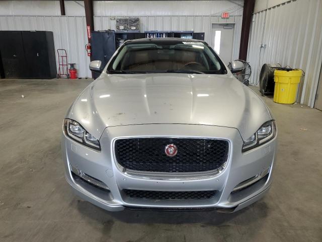 Photo 5 from auction – 2016 JAGUAR XJ with VIN SAJWA1C7XG8W02312