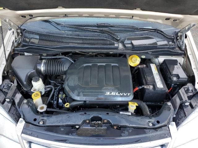 Photo 12 from auction – 2015 CHRYSLER TOWN & COU with VIN 2C4RC1BG9FR715470