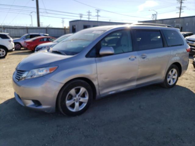 TOYOTA SIENNA LE 2017 with VIN 5TDKZ3DCXHS818994 - Photo from auction