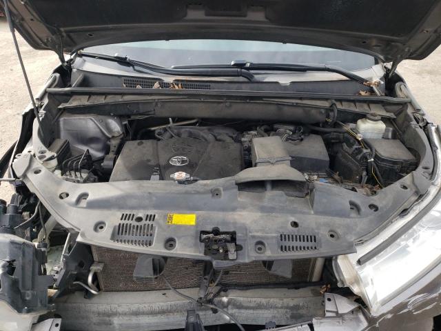 Photo 11 from auction – 2018 TOYOTA HIGHLANDER with VIN 5TDBZRFH7JS906046