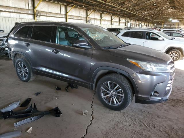 Photo 4 from auction – 2018 TOYOTA HIGHLANDER with VIN 5TDKZRFH8JS536225