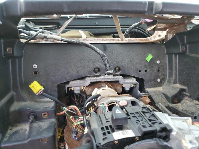 Photo 9 from auction – 2005 GMC YUKON with VIN 1GKEC13T05J163973