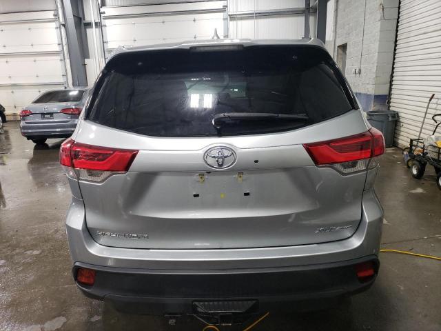 Photo 6 from auction – 2018 TOYOTA HIGHLANDER with VIN 5TDJZRFH9JS554941