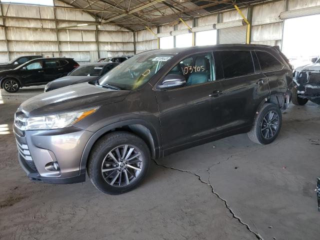 TOYOTA HIGHLANDER 2018 with VIN 5TDKZRFH8JS536225 - Photo from auction