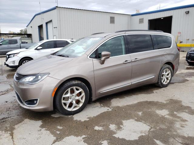 CHRYSLER PACIFICA T 2017 with VIN 2C4RC1BG2HR704779 - Photo from auction