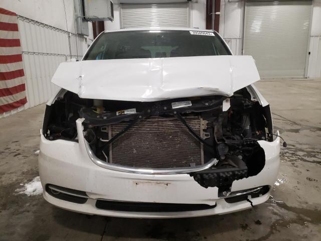Photo 5 from auction – 2016 CHRYSLER TOWN & COU with VIN 2C4RC1BG1GR186372