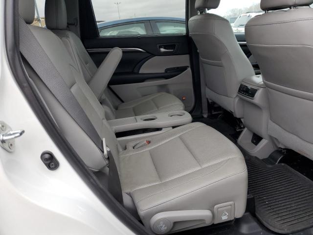 Photo 11 from auction – 2016 TOYOTA HIGHLANDER with VIN 5TDDKRFH7GS339519