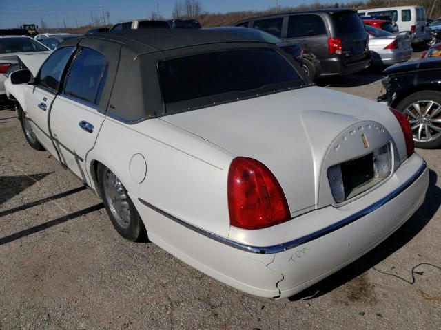 Photo 2 from auction – 2000 LINCOLN TOWN CAR C with VIN 1LNHM83W1YY809506