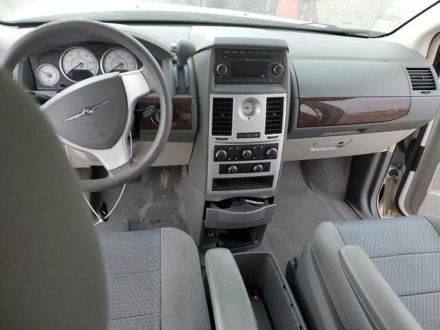 Photo 8 from auction – 2010 CHRYSLER TOWN & COU with VIN 2A4RR4DE1AR310539