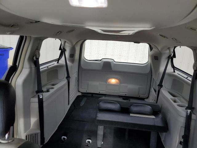 Photo 10 from auction – 2010 CHRYSLER TOWN & COU with VIN 2A4RR8DX8AR375011