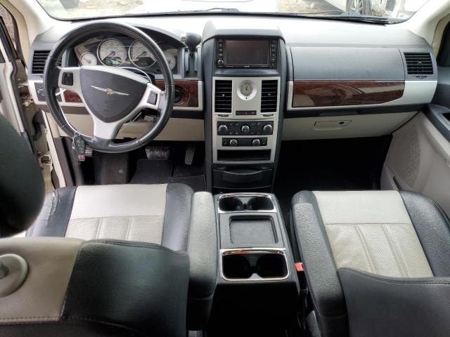 Photo 8 from auction – 2010 CHRYSLER TOWN & COU with VIN 2A4RR8DX8AR375011