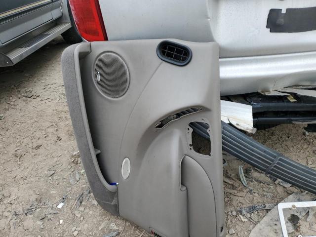 Photo 13 from auction – 2001 CHRYSLER TOWN & COU with VIN 2C8GP54L81R413446