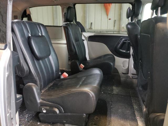 Photo 11 from auction – 2016 CHRYSLER TOWN & COU with VIN 2C4RC1BGXGR214718
