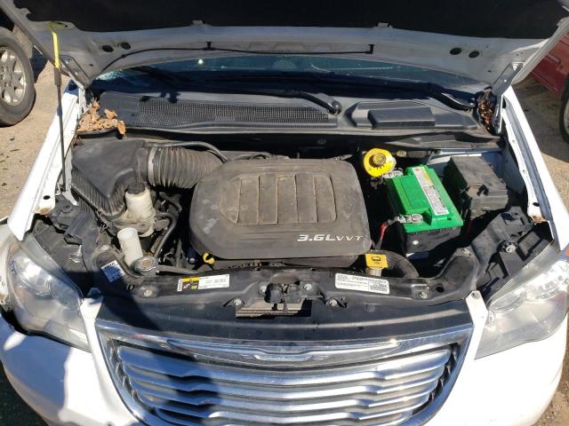 Photo 12 from auction – 2016 CHRYSLER TOWN & COU with VIN 2C4RC1BG3GR295481